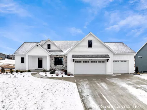 14968 Fillmore St, West Olive, MI 49460