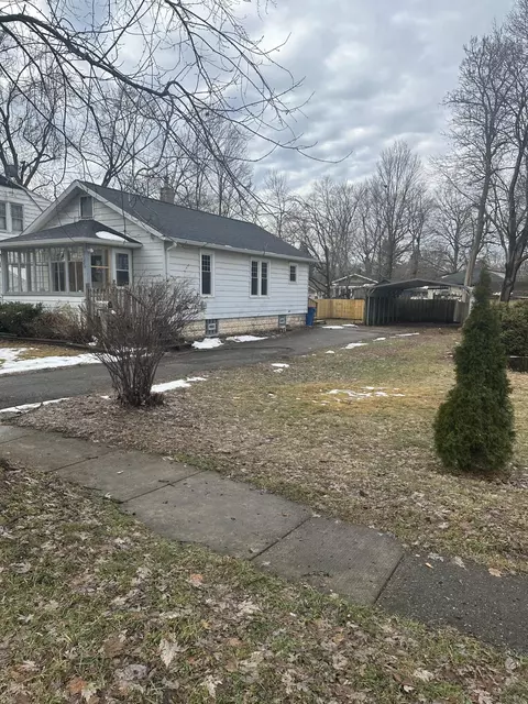 725 Gayle Ave, Kalamazoo, MI 49048