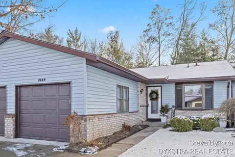 2144 Ter Van Dr NE, Grand Rapids, MI 49505