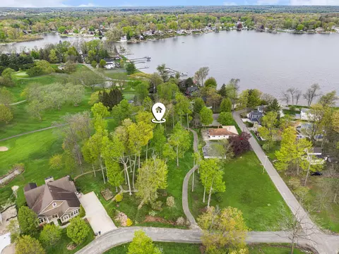4874 Knoll Ct, Watervliet, MI 49098
