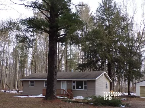 11396 Leisure Dr, Grant, MI 49327