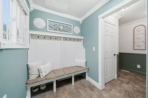Entry Way - 4055 Mathews Rd, Spring Arbor, MI 49283 photo 3 of 5