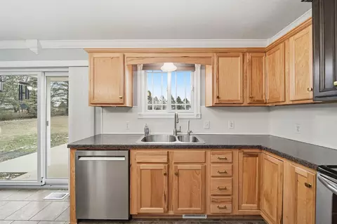 Kitchen - 4055 Mathews Rd, Spring Arbor, MI 49283 photo 3 of 4
