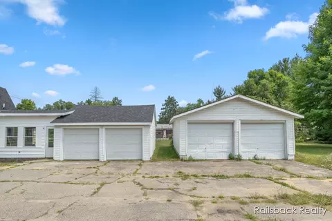 1408 E Pine Hill Ave, White Cloud, MI 49349 photo 17