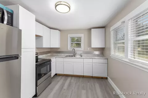 1408 E Pine Hill Ave, White Cloud, MI 49349 photo 6