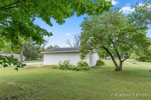 1408 E Pine Hill Ave, White Cloud, MI 49349 photo 16