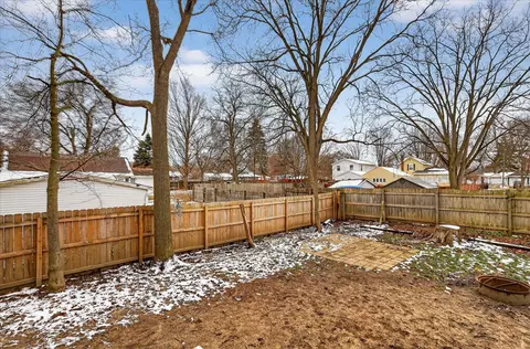 Exterior - 620 E Green St, Marshall, MI 49068 photo 6 of 7