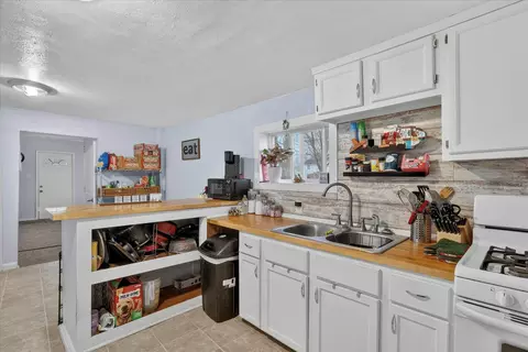 Kitchen - 620 E Green St, Marshall, MI 49068 photo 2 of 3