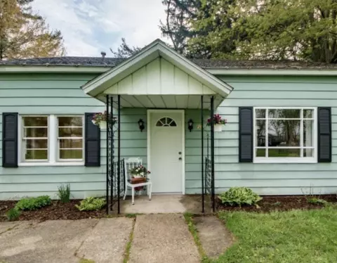 70 N Lake St, Grant, MI 49327