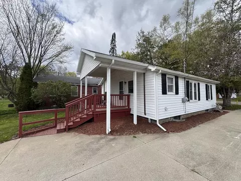 Exterior - 190 E Spruce St, Harrison, MI 48625 photo 1 of 12