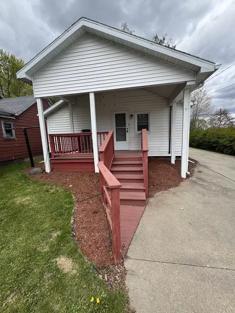 Exterior - 190 E Spruce St, Harrison, MI 48625 photo 2 of 12
