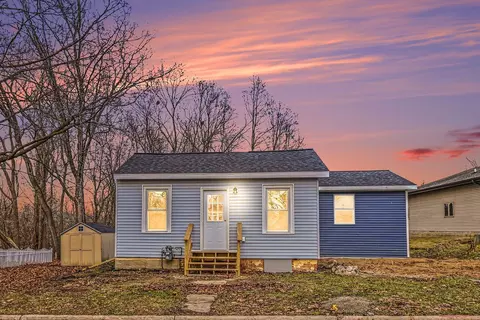 126 Riverside Dr, Portland, MI 48875
