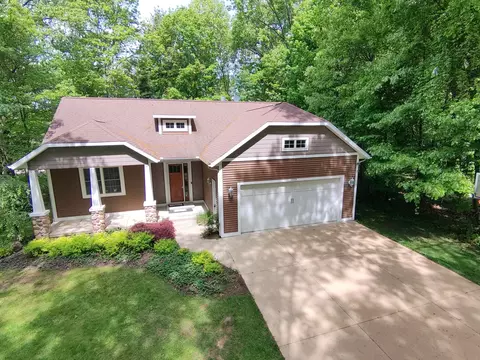 6288 Hawthorne Ct, Saugatuck, MI 49453