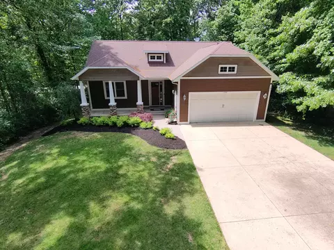 6288 Hawthorne Ct, Saugatuck, MI 49453