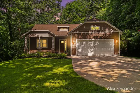 6288 Hawthorne Ct, Saugatuck, MI 49453