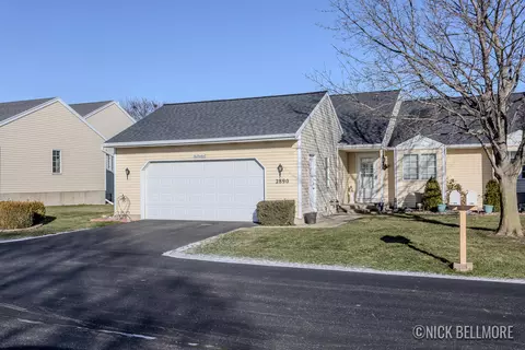 2890 Parkside Dr, Jenison, MI 49428