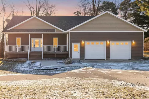 425 Martindale St NW, Sparta, MI 49345
