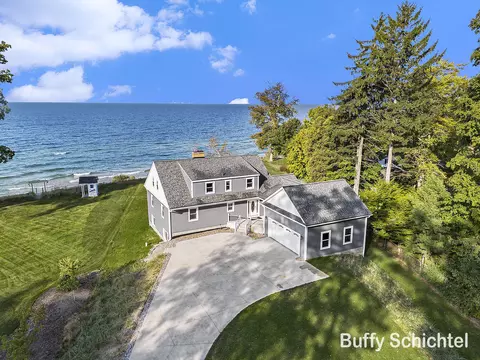 3163 N Scenic Dr, Muskegon, MI 49445