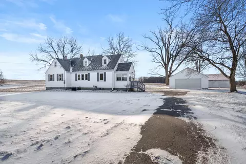 9481 W Pine Lake Rd, Delton, MI 49046
