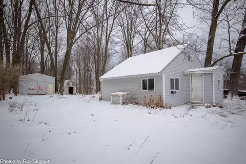 10021 S Mason Dr, Grant, MI 49327
