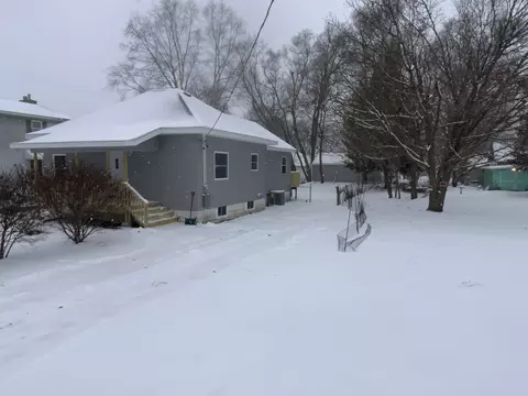 Exterior - 1156 Knapp St, Jackson, MI 49203 photo 1 of 2