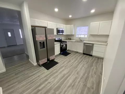 Kitchen - 1156 Knapp St, Jackson, MI 49203 photo 1 of 2