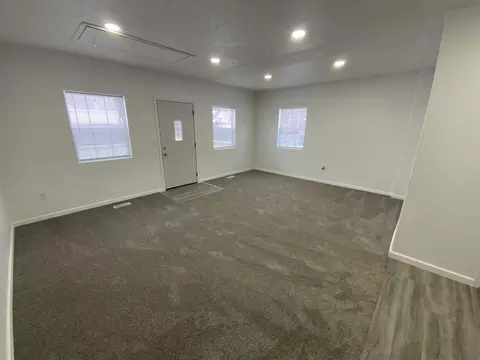 Living - 1156 Knapp St, Jackson, MI 49203 photo 1 of 2