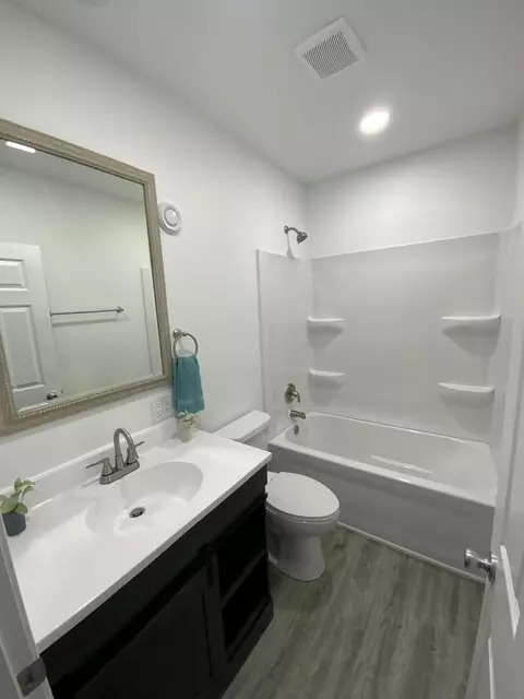 Bath - 1156 Knapp St, Jackson, MI 49203 photo 1 of 1