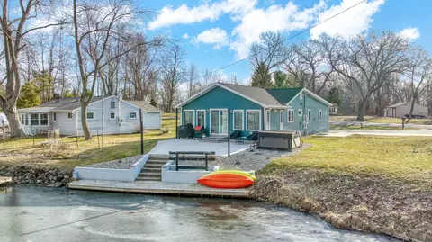 10902 Devils Lake Hwy, Addison, MI 49220