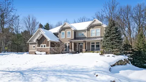 7182 Breton Woods Ct, Kalamazoo, MI 49009