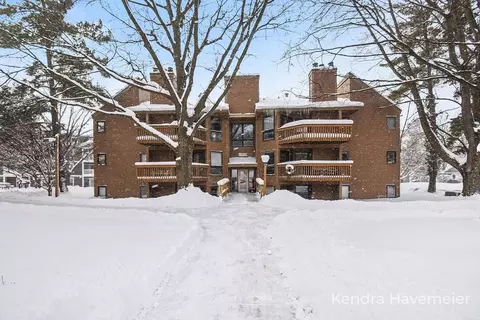 1270 Hillburn Ave NW, Grand Rapids, MI 49504