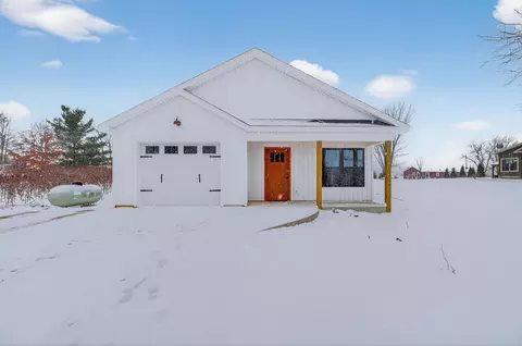 13945 Northmoor Dr, Cement City, MI 49233
