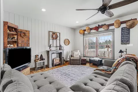 Living - 18939 I- Dr N, Marshall, MI 49068 photo 2 of 2