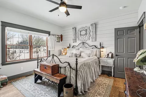 Bedroom - 18939 I- Dr N, Marshall, MI 49068 photo 2 of 3