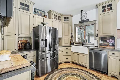 Kitchen - 18939 I- Dr N, Marshall, MI 49068 photo 2 of 3