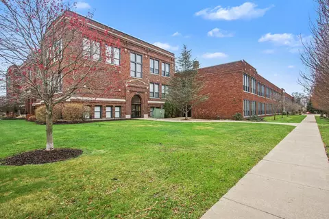 500 Erie St #213, South Haven, MI 49090