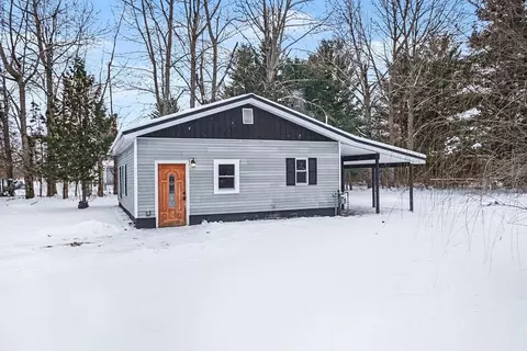 4997 S Croton Hardy Dr, Newaygo, MI 49337