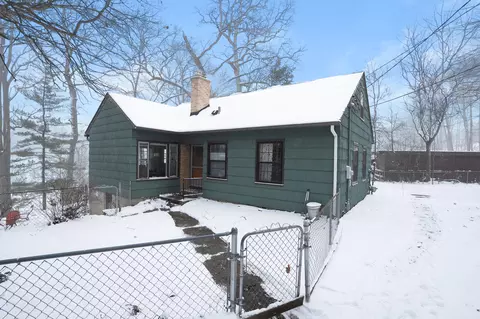 2400 Crest Dr, Kalamazoo, MI 49008