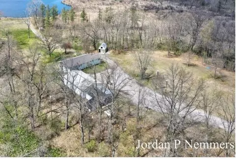 12375 Overlook Dr NE, Greenville, MI 48838