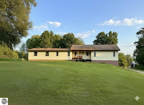 16178 150th Ave, Leroy, MI 49655