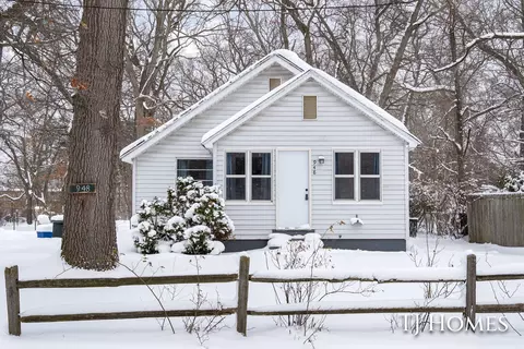 948 Becker Rd, Muskegon, MI 49445