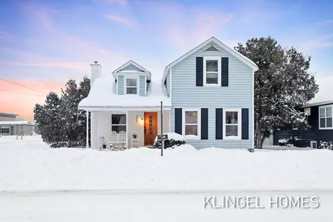 326 South St, Spring Lake, MI 49456