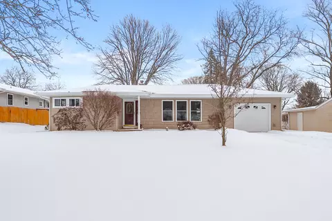 232 Glenview Ave, Paw Paw, MI 49079