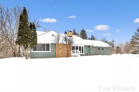 1122 W Green St, Hastings, MI 49058