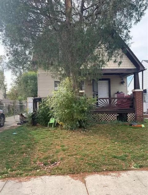 6775 Winthrop St, Detroit, MI 48228