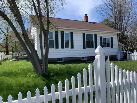 328 4th St, Manistee, MI 49660