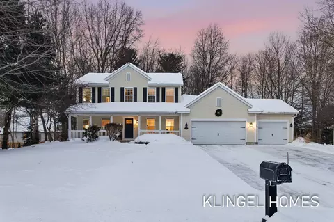 328 Boulder Dr, Norton Shores, MI 49441