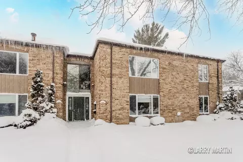 497 Barkwood Ct NW, Grand Rapids, MI 49534
