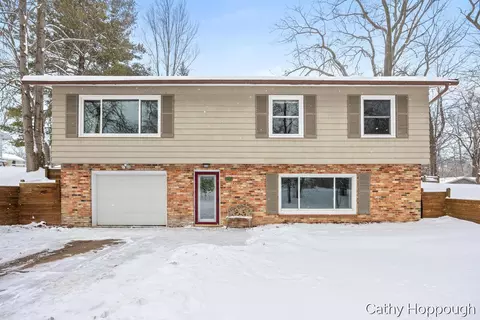 8511 Riverest Dr, Portland, MI 48875