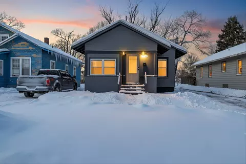 1064 Ogden Ave, Benton Harbor, MI 49022